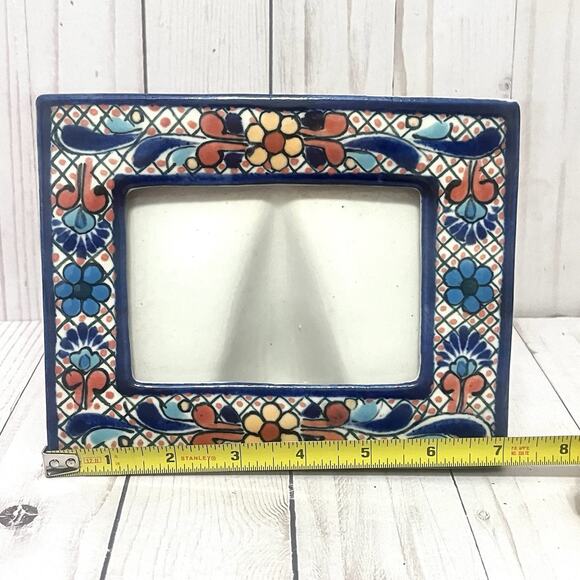Mexican Talavera Painted Pottery Photo Frame Floral 3x4 Photo Signed by Artist - Picture 7 of 10